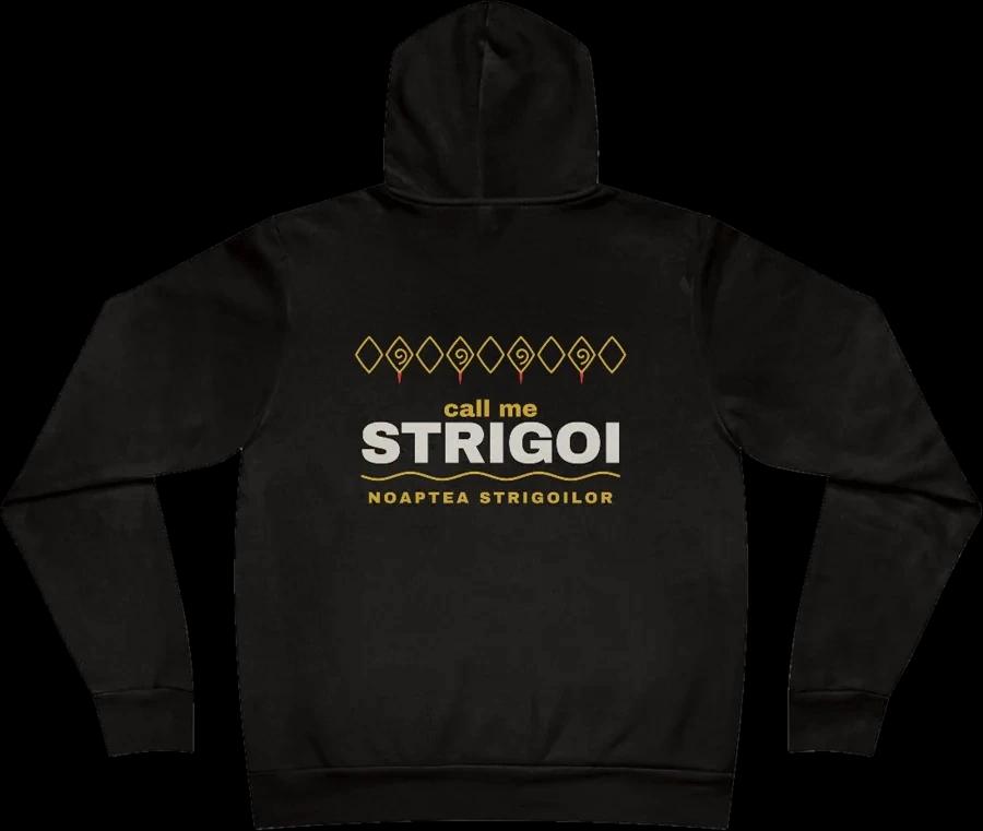 Hoodie Strigoi noir encre, vu de dos, le mot imprimé en polenta